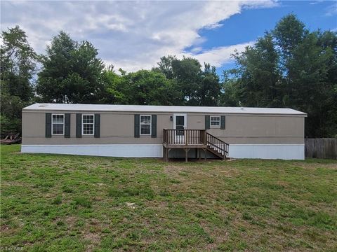 Mobile Home For Sale - 157 College Village Drive<br/> Rockingham County, Eden, NC 27288