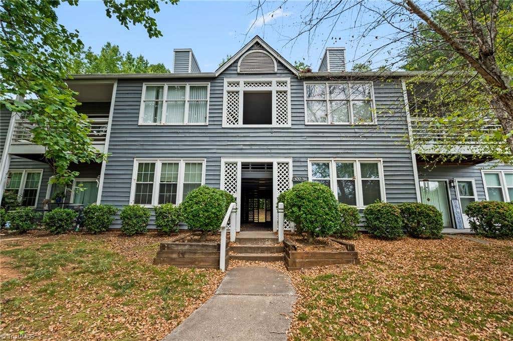Photo of 310 Meadows Circle, Winston-Salem, NC 27104 (MLS # 1224599)