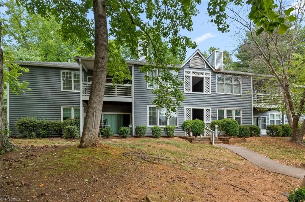 Photo of 310 Meadows Circle, Winston-Salem, NC 27104 (MLS # 1224599)