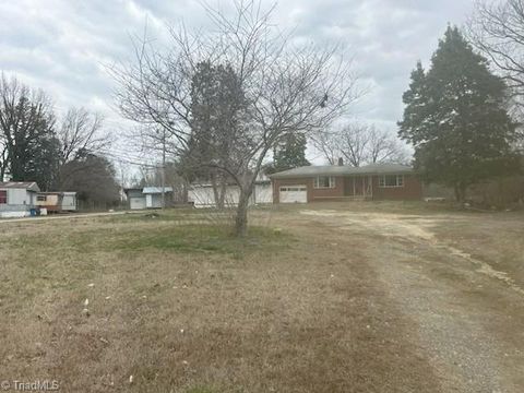 Homes For Sale - 2140 W Us Highway 64<br/> Lexington, NC 27295