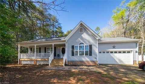 Single Family Residence in Mocksville NC 128 Chinaberry Court.jpg