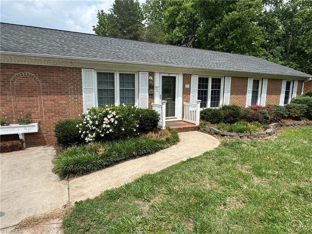 227 Woodhaven Drive, Lexington, North Carolina image 1