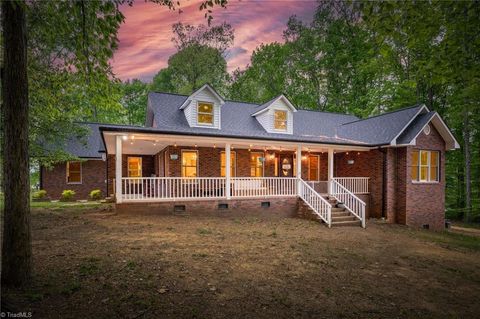 Single Family Residence in Mooresville NC 242/234 Kistler Farm Road.jpg