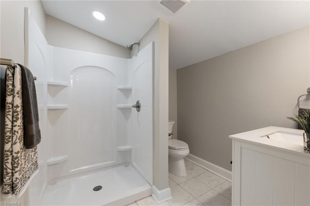 2054 Flat Rock Road, Reidsville, North Carolina image 39