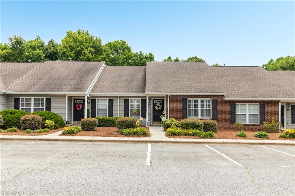 Photo of 204 Carrington Lane, Thomasville, NC 27360 (MLS # 1224299)