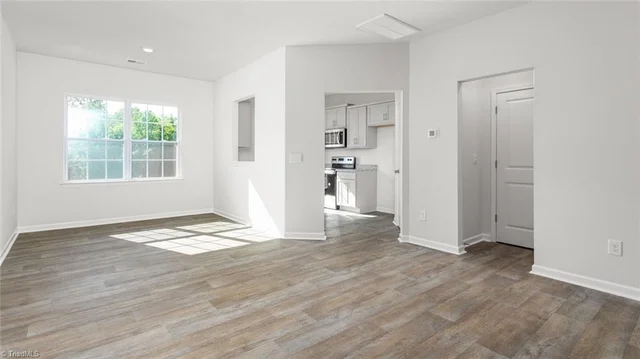 817 Gaelic Drive, photo 4 of 20
