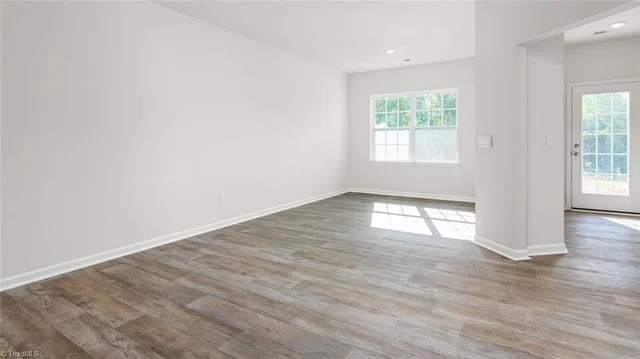817 Gaelic Drive, photo 3 of 20