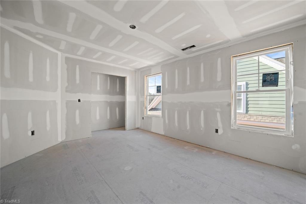 Winston-Salem, North Carolina 27106, United States, 4 Bedrooms Bedrooms, ,4 BathroomsBathrooms,Residential,Pending,93618