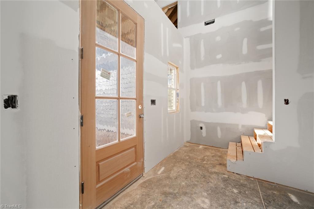 Winston-Salem, North Carolina 27106, United States, 4 Bedrooms Bedrooms, ,4 BathroomsBathrooms,Residential,Pending,93618