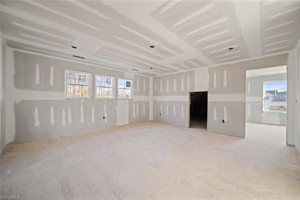 Winston-Salem, North Carolina 27106, United States, 4 Bedrooms Bedrooms, ,4 BathroomsBathrooms,Residential,Pending,93618