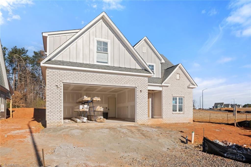 Winston-Salem, North Carolina 27106, United States, 4 Bedrooms Bedrooms, ,4 BathroomsBathrooms,Residential,Pending,93618