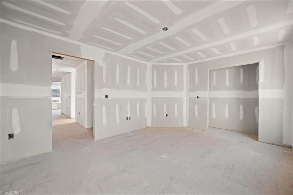 Winston-Salem, North Carolina 27106, United States, 4 Bedrooms Bedrooms, ,4 BathroomsBathrooms,Residential,Pending,93618