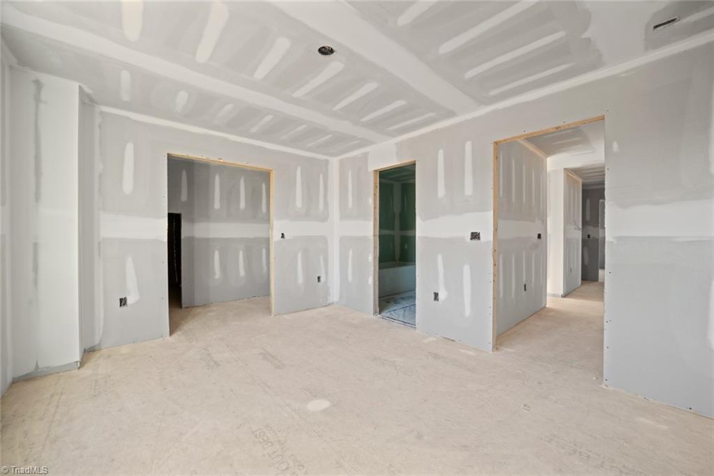 Winston-Salem, North Carolina 27106, United States, 4 Bedrooms Bedrooms, ,4 BathroomsBathrooms,Residential,Pending,93618