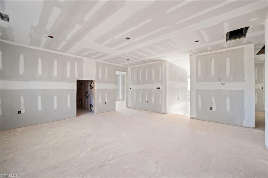 Winston-Salem, North Carolina 27106, United States, 4 Bedrooms Bedrooms, ,4 BathroomsBathrooms,Residential,Pending,93618