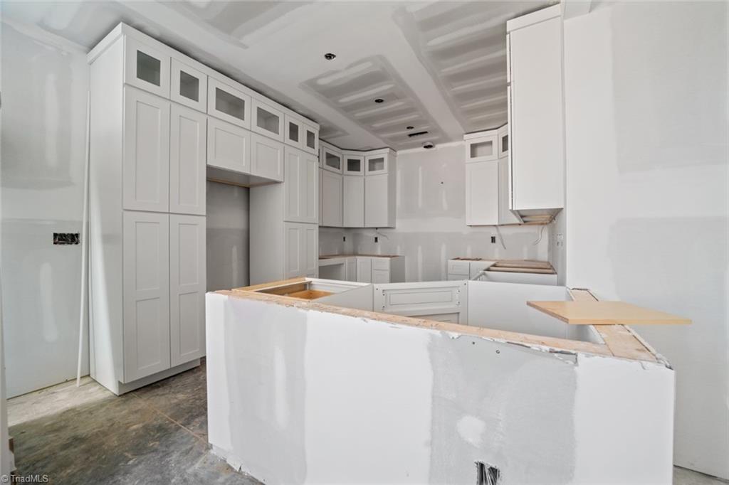 Winston-Salem, North Carolina 27106, United States, 4 Bedrooms Bedrooms, ,4 BathroomsBathrooms,Residential,Pending,93618