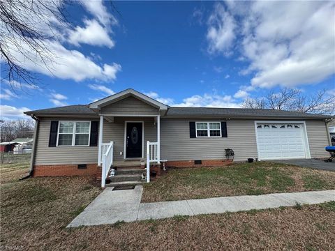 Homes For Sale - 4253 Brown Loop<br/> Randolph County, Randleman, NC 27317