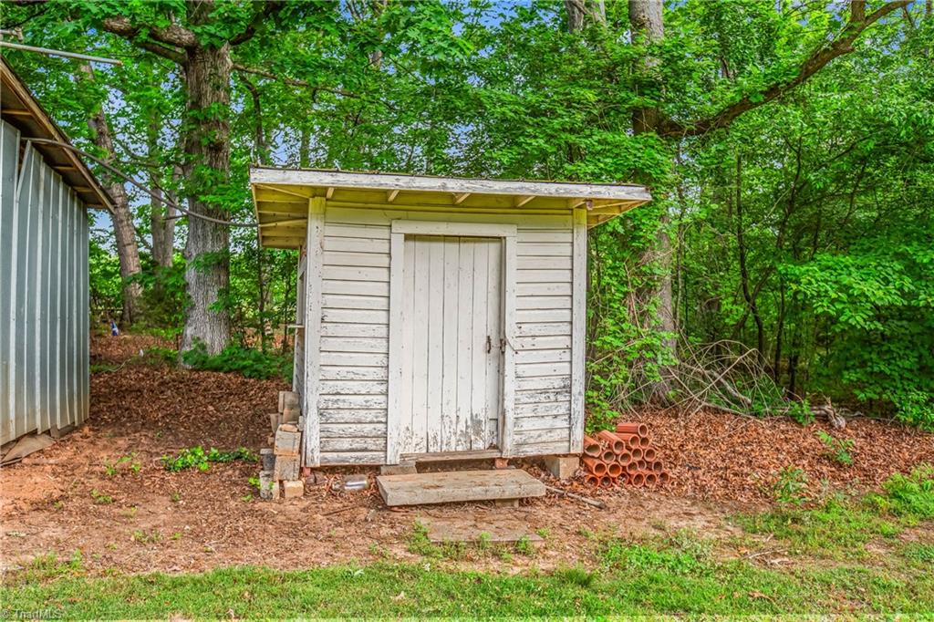 2804 Us Highway 21 Hwy, Hamptonville, North Carolina image 39