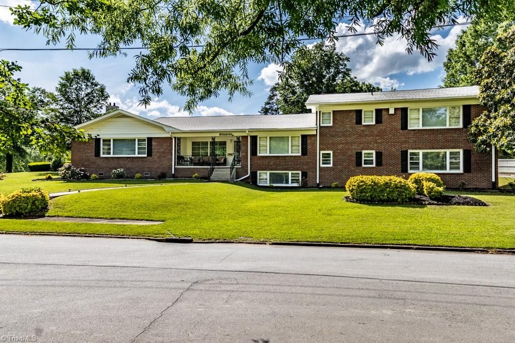 Photo of 300 Edgedale Drive, High Point, NC 27262 (MLS # 1197725)