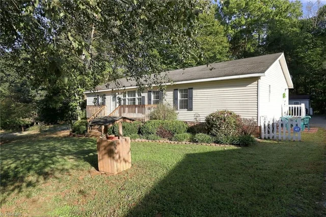 5498 Covered Bridge Road, photo 2 of 35