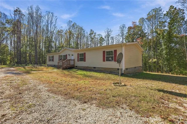 2689 Old Winston Road, photo 3 of 43