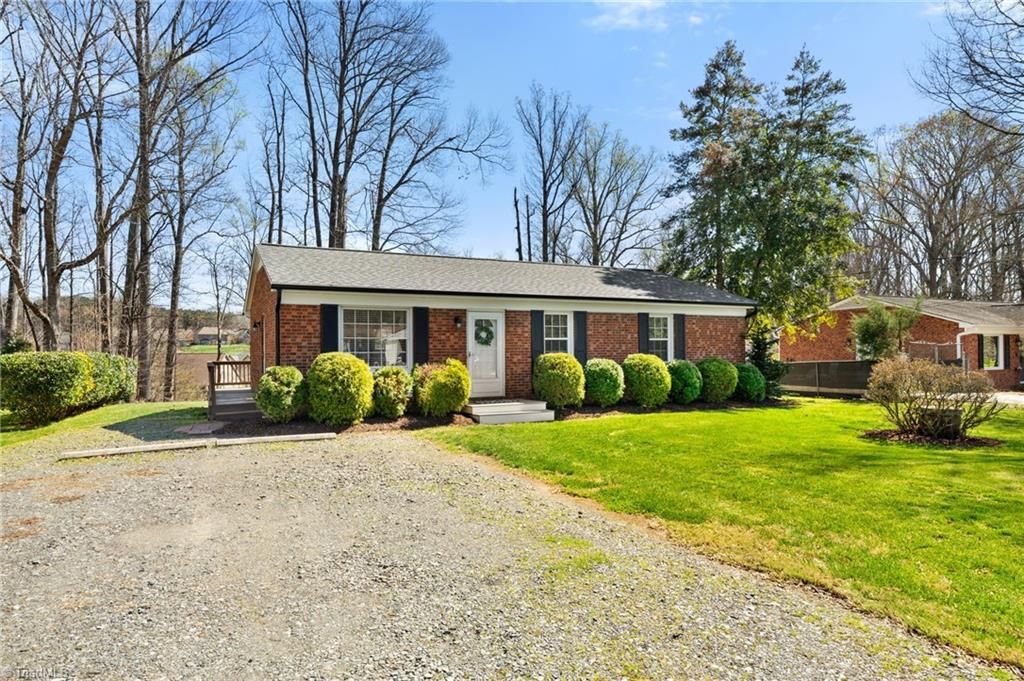 Photo of 1505 Runabout Road, Pfafftown, NC 27040 (MLS # 1212843)