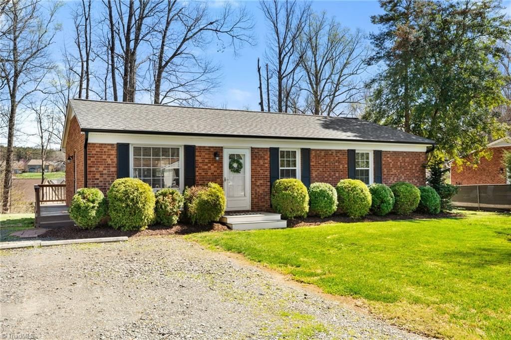 Photo of 1505 Runabout Road, Pfafftown, NC 27040 (MLS # 1212843)