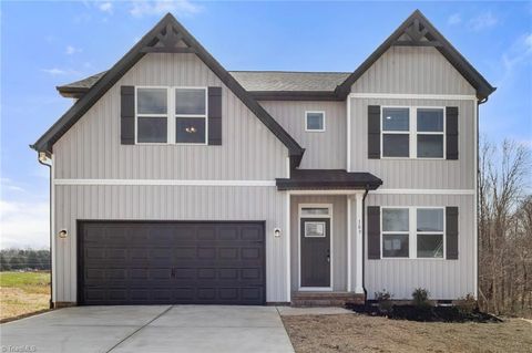 Homes For Sale - 109 Indian Wells Court<br/> Harmony, NC 28634