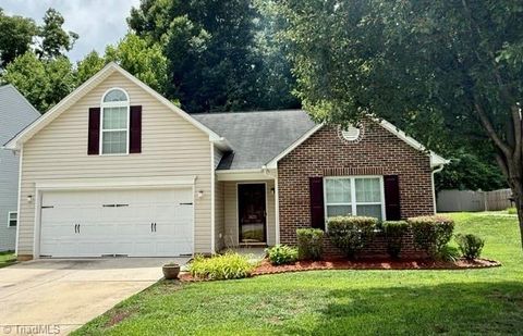 Homes For Sale - 3623 Whitworth Drive<br/> Guilford County, Greensboro, NC 27405