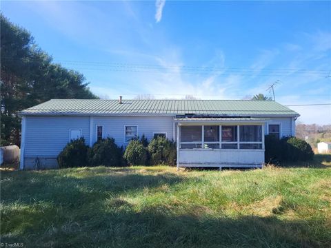 Homes For Sale - 3325 Sylvatus Highway Hwy<br/> Hillsville, VA 24343