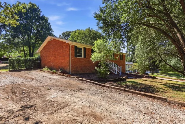 406 Spring Road, photo 4 of 45