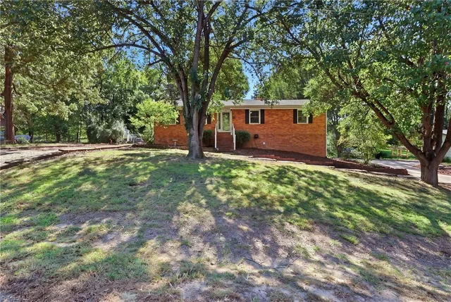 406 Spring Road, photo 5 of 45