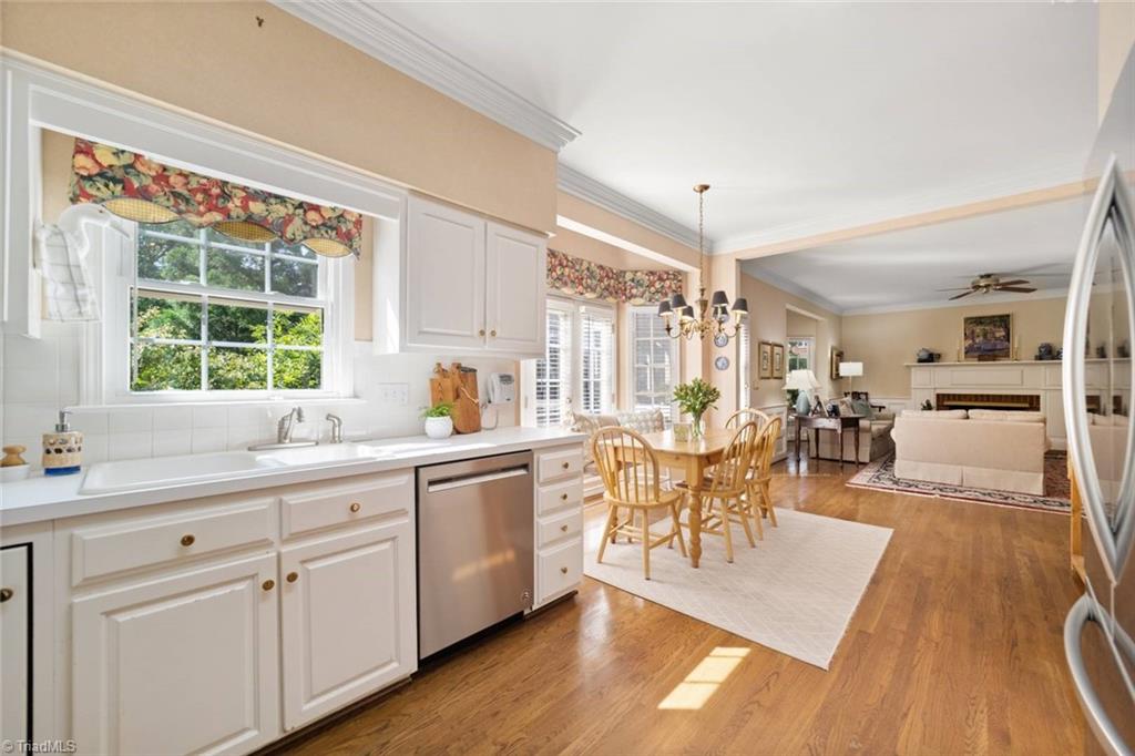 Clemmons, North Carolina 27012, United States, 4 Bedrooms Bedrooms, ,3 BathroomsBathrooms,Residential,Pending,155587