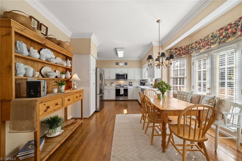 Clemmons, North Carolina 27012, United States, 4 Bedrooms Bedrooms, ,3 BathroomsBathrooms,Residential,Pending,155587