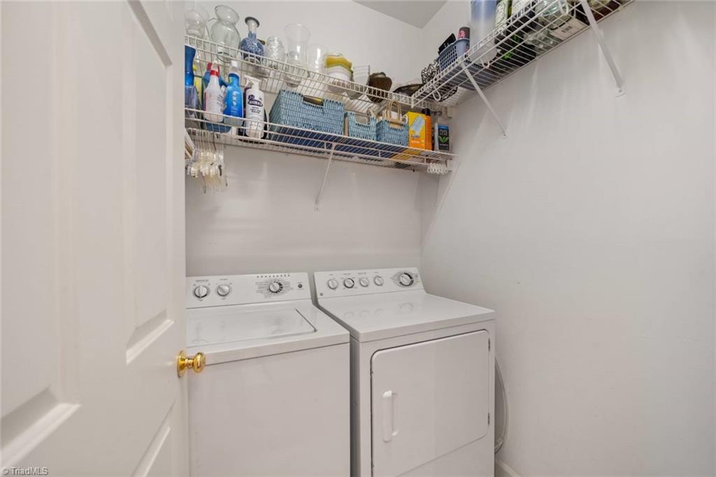 Clemmons, North Carolina 27012, United States, 4 Bedrooms Bedrooms, ,3 BathroomsBathrooms,Residential,Pending,155587