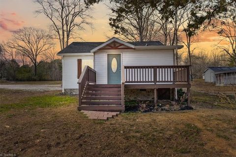 Homes For Sale - 116 Bullins Lane<br/> Randolph County, Asheboro, NC 27205