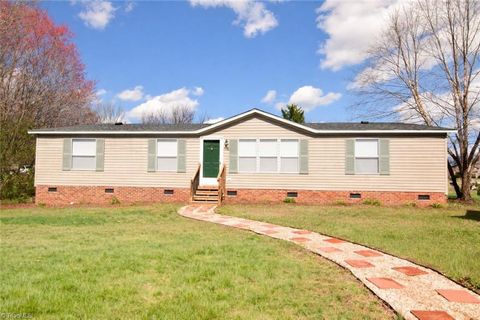 Mobile Home For Sale - 5600 Bunch Road<br/> Oak Ridge, NC 27310