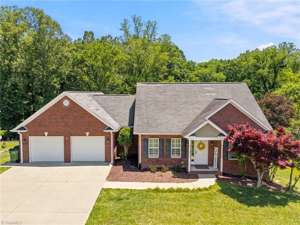 Photo of 107 Hills Drive N, Mount Airy, NC 27030 (MLS # 1224329)