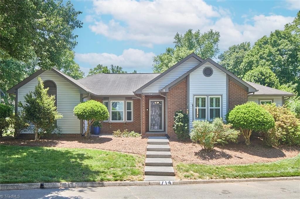 Photo of 714 Woodbury Knolls Drive, Winston-Salem, NC 27104 (MLS # 1219281)