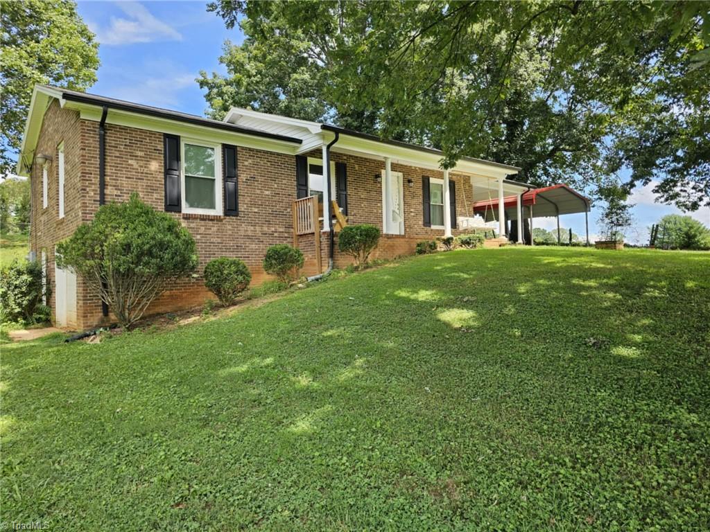 View Mount Airy, NC 27030 house