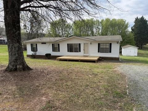 Mobile Home For Sale - 4614 Seward Road<br/> Forsyth County, Pfafftown, NC 27040