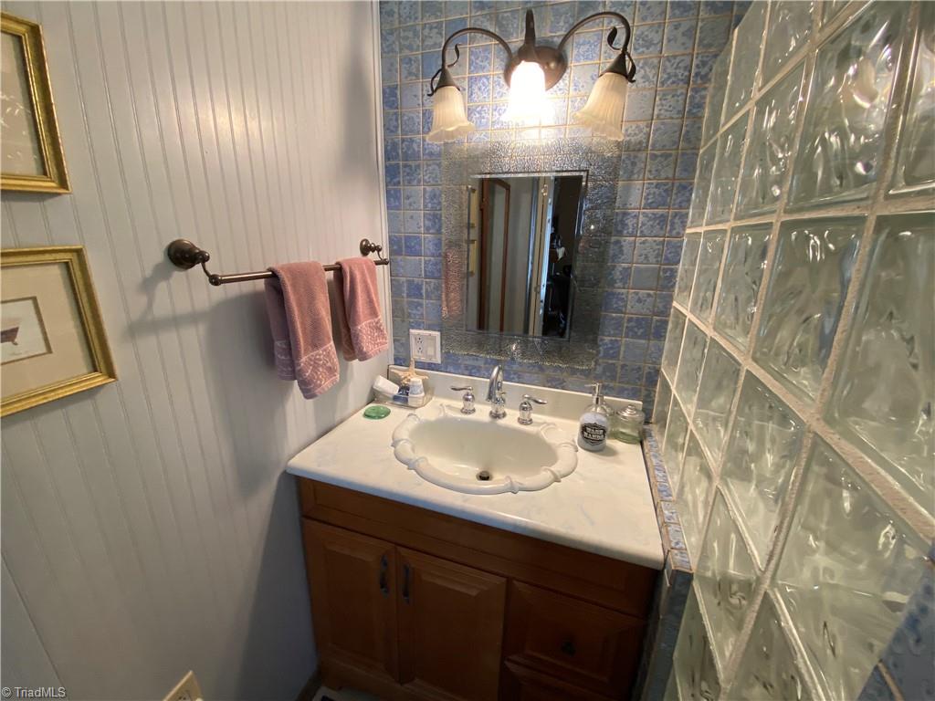 314 W Pine Street, Mount Airy, North Carolina image 12