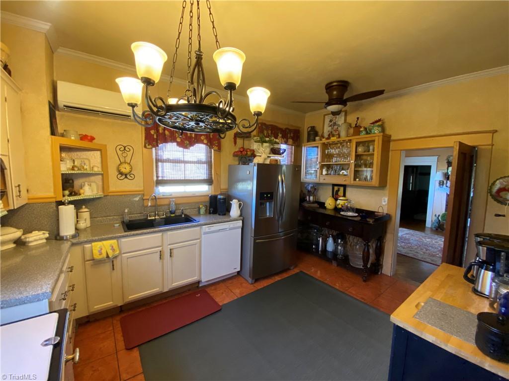 314 W Pine Street, Mount Airy, North Carolina image 7