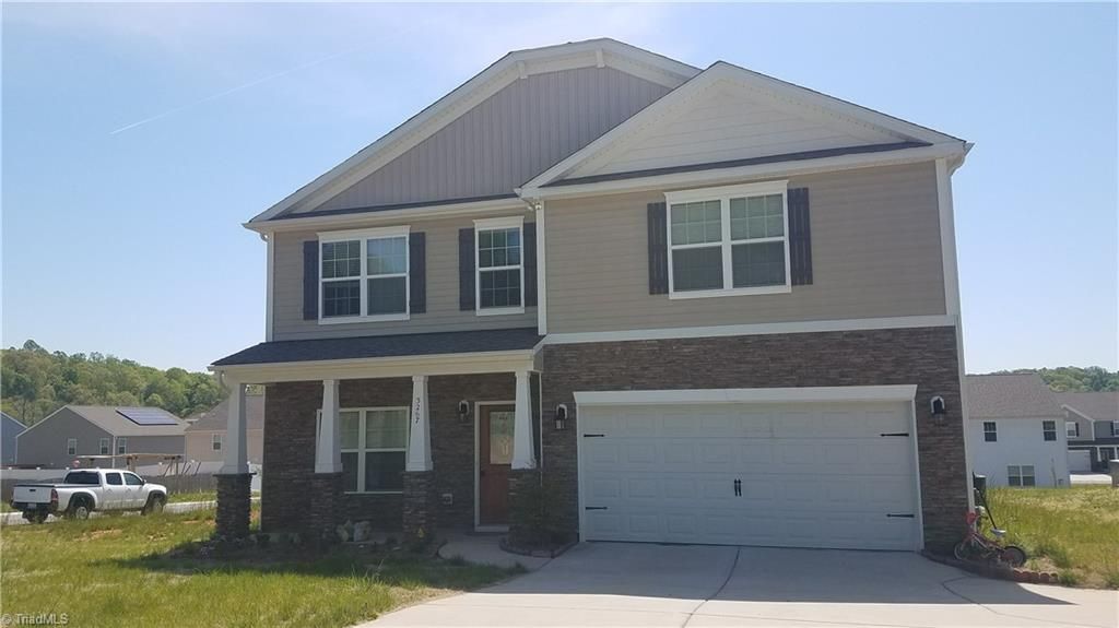 Photo of 3267 Grandview Club Road, Pfafftown, NC 27040 (MLS # 1219168)