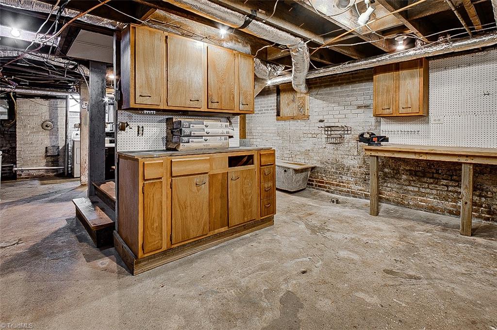 Greensboro, North Carolina 27403, United States, 4 Bedrooms Bedrooms, ,2 BathroomsBathrooms,Residential,Pending,22489