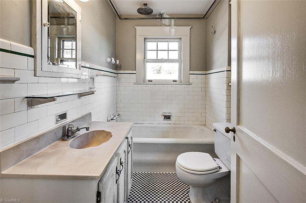 Greensboro, North Carolina 27403, United States, 4 Bedrooms Bedrooms, ,2 BathroomsBathrooms,Residential,Pending,22489