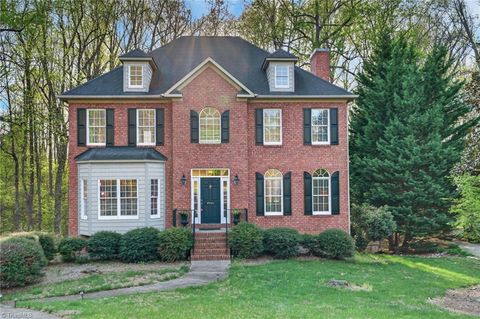 Homes For Sale - 2516 Deer Rack Circle<br/> Kernersville, NC 27284