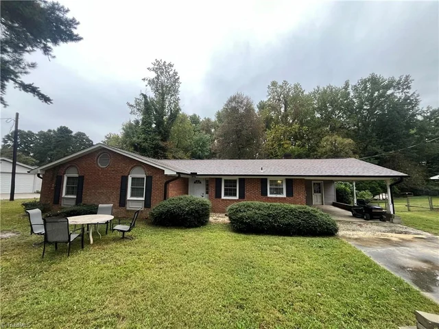 7309 Davis Country Road, photo 3 of 17