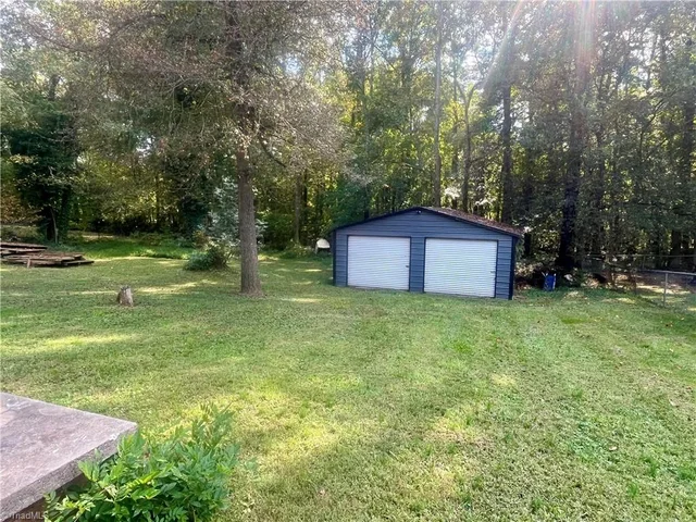 7309 Davis Country Road, photo 4 of 17