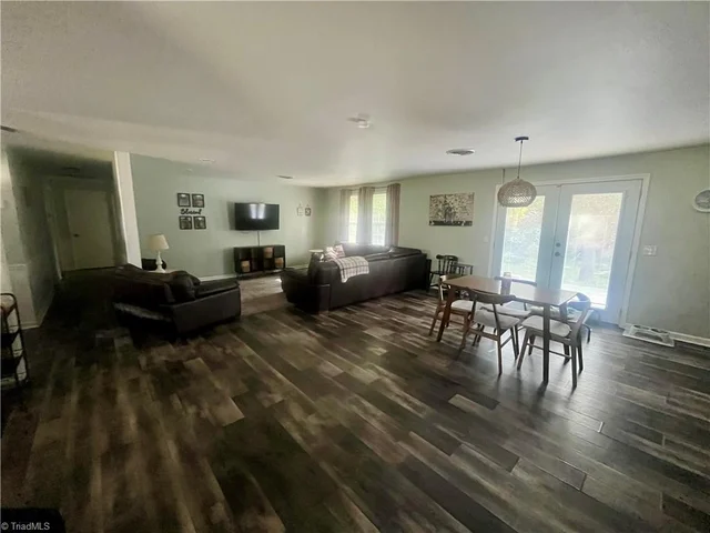 7309 Davis Country Road, photo 5 of 17
