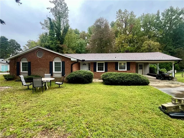 7309 Davis Country Road, photo 2 of 17